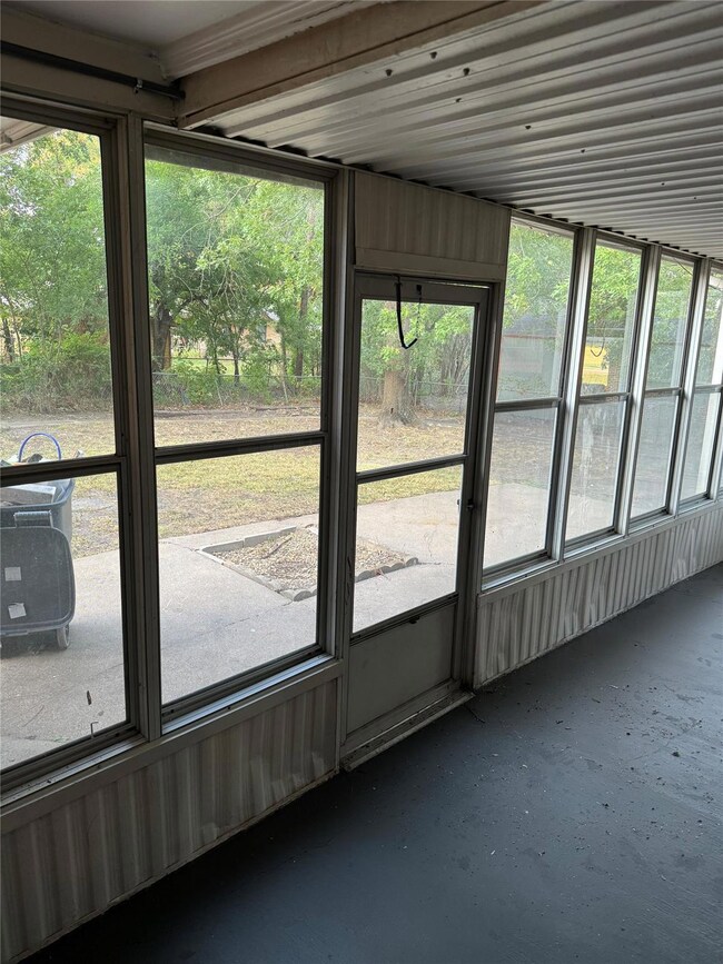 1406 Country Club Rd, Ennis, TX 75119 - photo 5