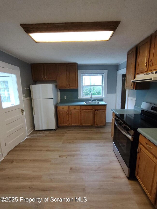 612 E Market St unit 2nd flr, Scranton, PA 18509 - photo 6