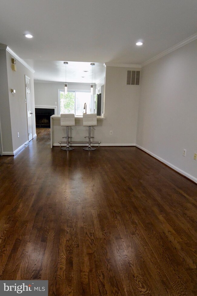 12848 Mill Brook Ct, Woodbridge, VA 22192 - photo 5