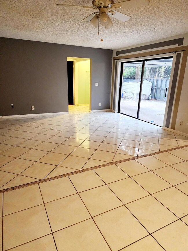 8025 Ambach Way, Hypoluxo, FL 33462 - photo 4