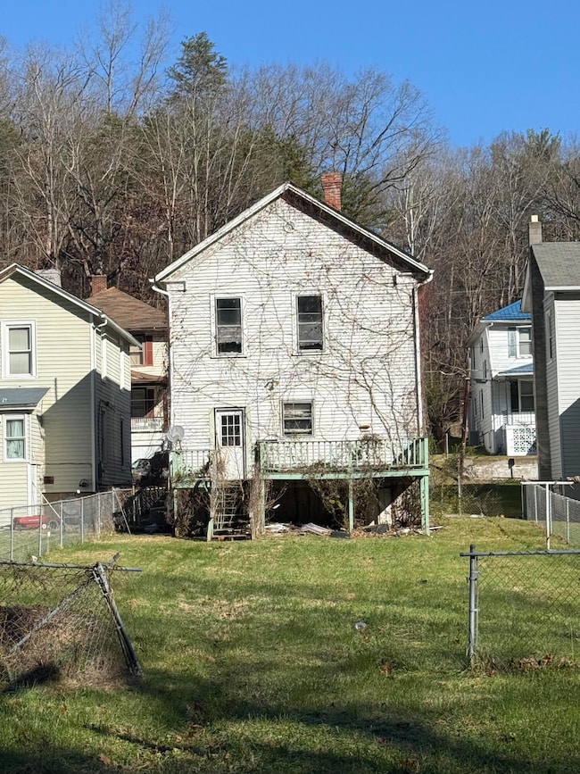 605 Roxbury St, Clifton Forge, VA 24422 - photo 2