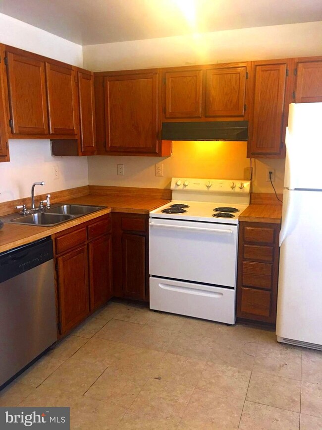 1312 Dillon Ct, Capitol Heights, MD 20743 - photo 3