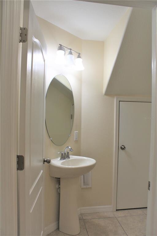 1st flor half bath