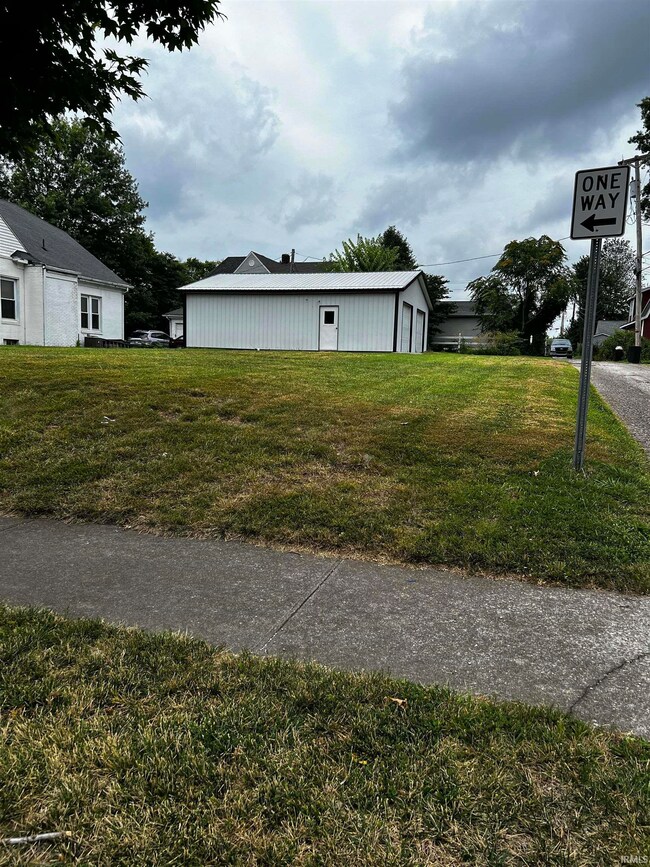 902 E Walnut St, Washington, IN 47501 - photo 2