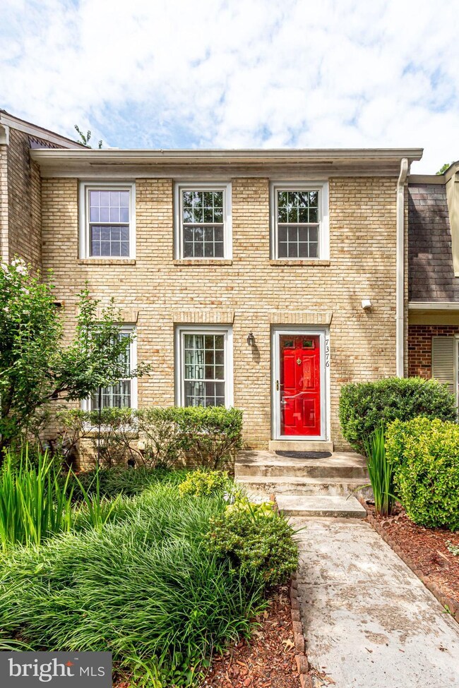 7376 Jiri Woods Ct, Springfield, VA 22153 - photo 3