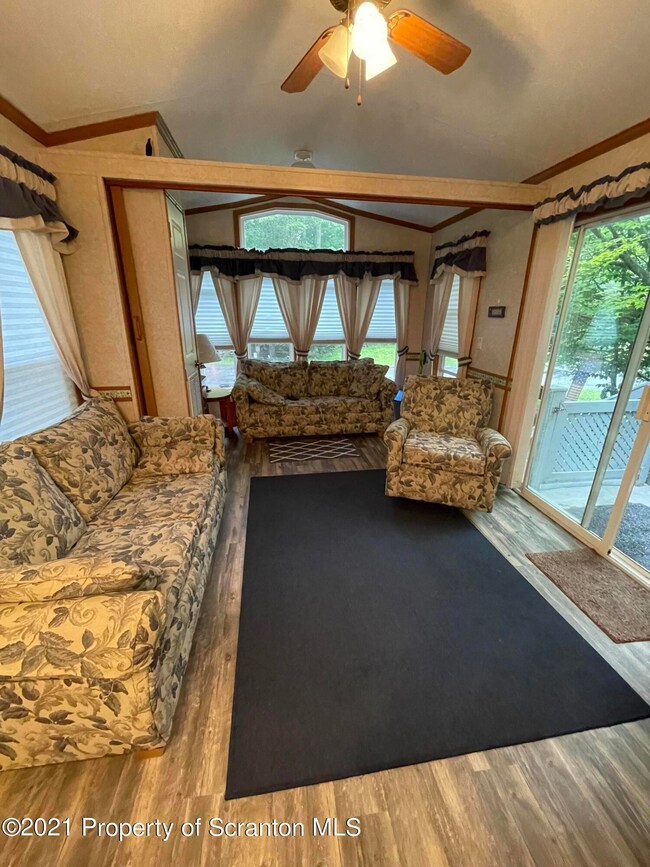 192 Pathfinder Place, Roaring Bk Tp, PA 18444 - photo 3