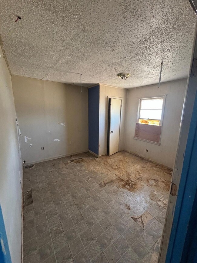 Spare room with tile patterned floors and a textur