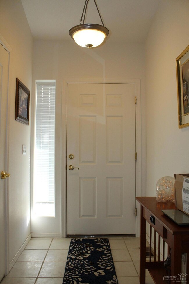 2119 NW Elm Ave, Redmond, OR 97756 - photo 2