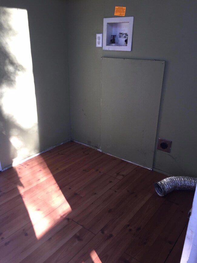 1202 Homedale Rd, Klamath Falls, OR 97603 - photo 4