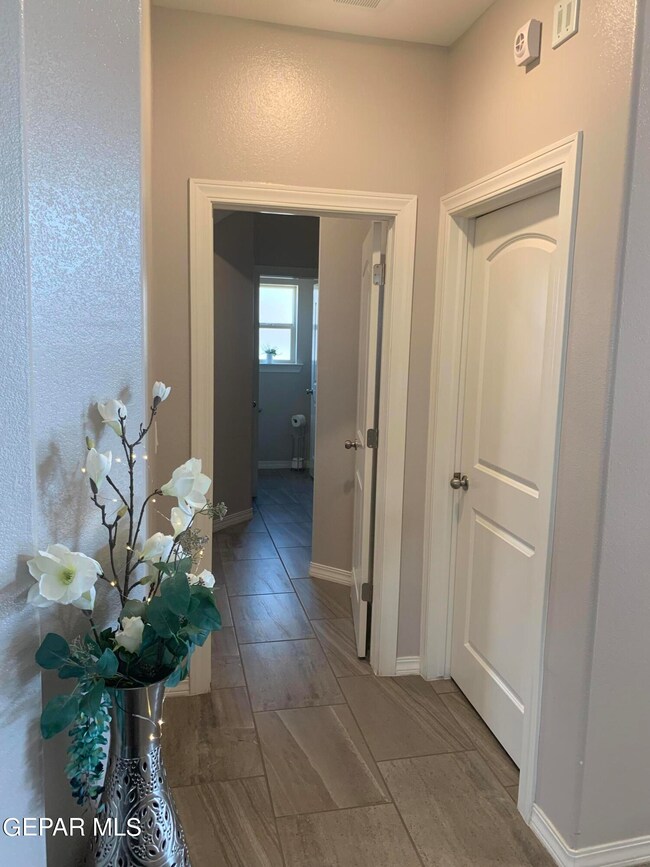 320 Canyon Vista Dr, Horizon City, TX 79928 - photo 4