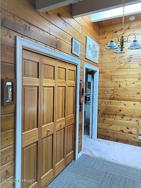 3922 Cliffside Rd - Foyer