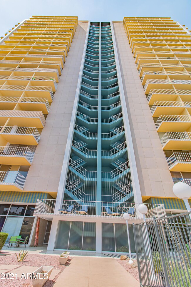 207 W Clarendon Ave 15F (8 of 34)