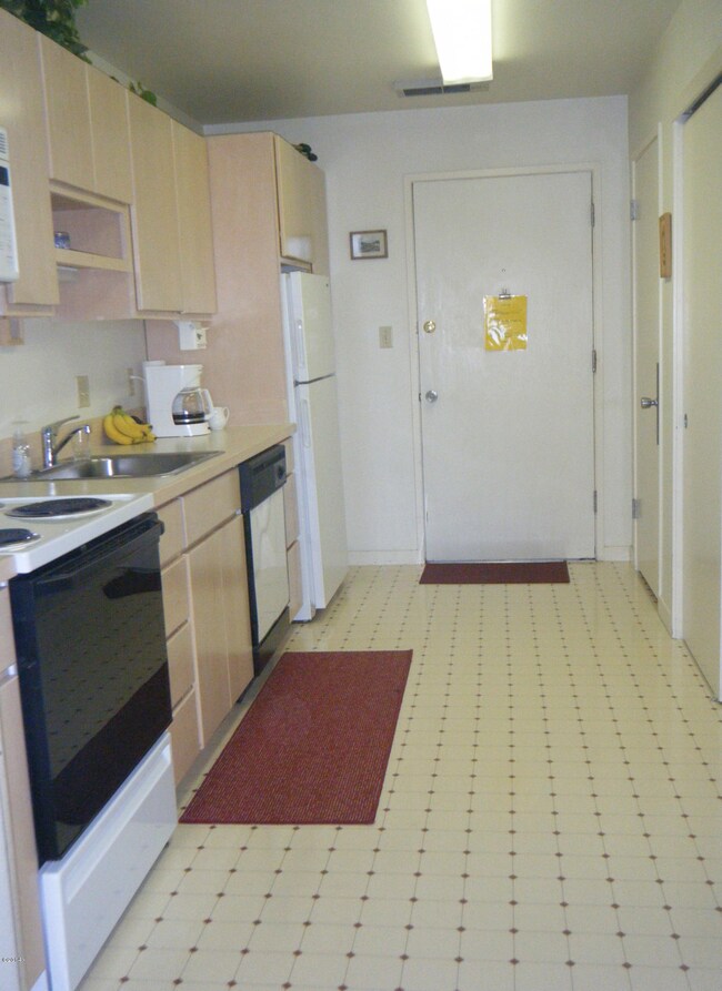 Otter_Rock_real_estate_kitchen