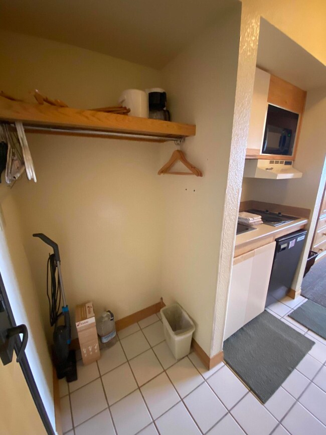 223 W Hunter Ridge Dr unit 3305 (E305), Brian Head, UT 84719 - photo 5