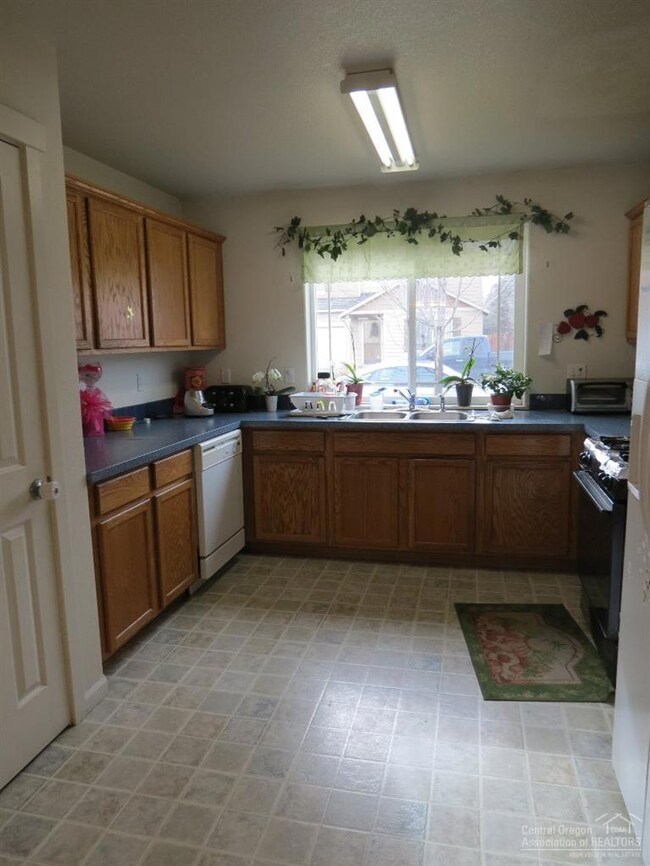 unlisted-address, Redmond, OR 97756 - photo 3