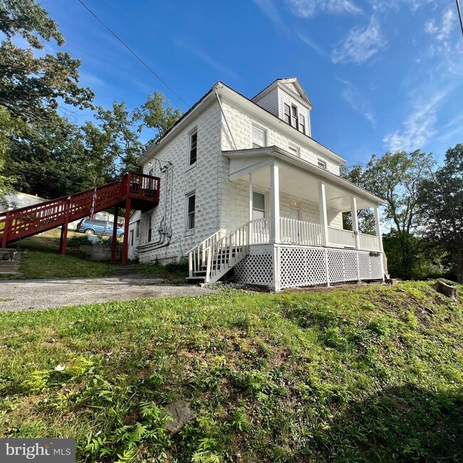 6 Laurel Hill Ln unit 1, Berkeley Springs, WV 25411 - photo 2