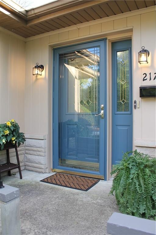 217 E Vinyard St, Anderson, IN 46012 - photo 4