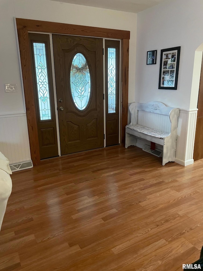 302 2nd St, Carmi, IL 62821 - photo 4