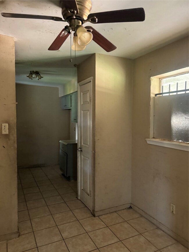 11018 Dalebrook Dr, Houston, TX 77016 - photo 4