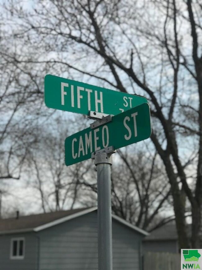 415 Cameo St, Onawa, IA 51040 - photo 2