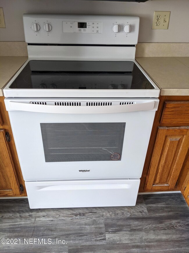 4533 Melissa Ct W, Jacksonville, FL 32210 - photo 5