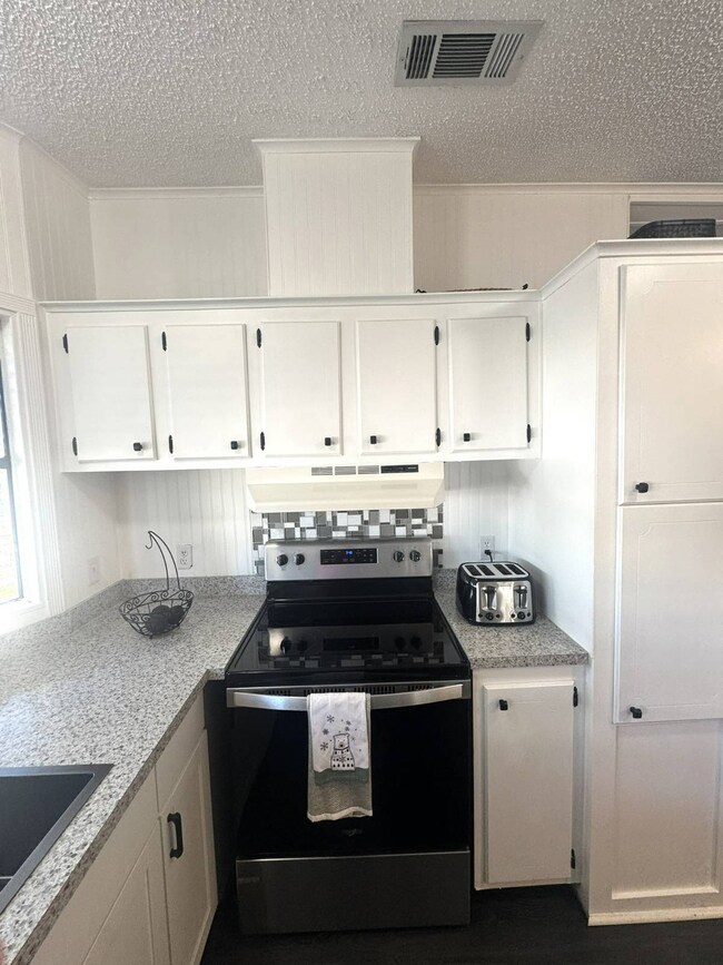 637 N Edgewater Dr, Plant City, FL 33565 - photo 6