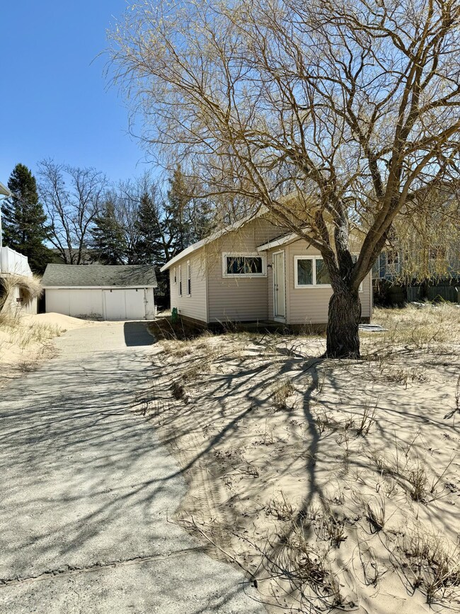 107 Lakeshore
