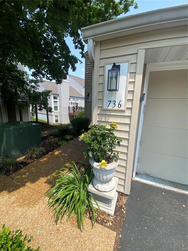 736 Ridgeview Circle Ln unit 736, Ballwin, MO 63021 - photo 2