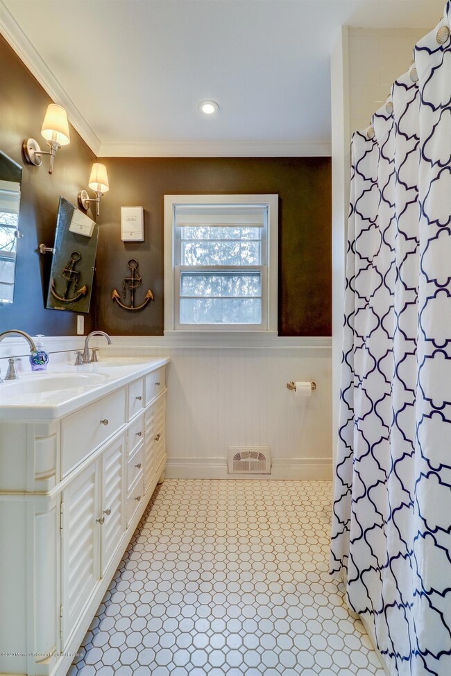 25-Bathroom