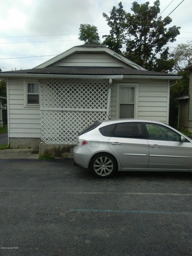 1128 N 5th St unit Front, Stroudsburg, PA 18360 - photo 7