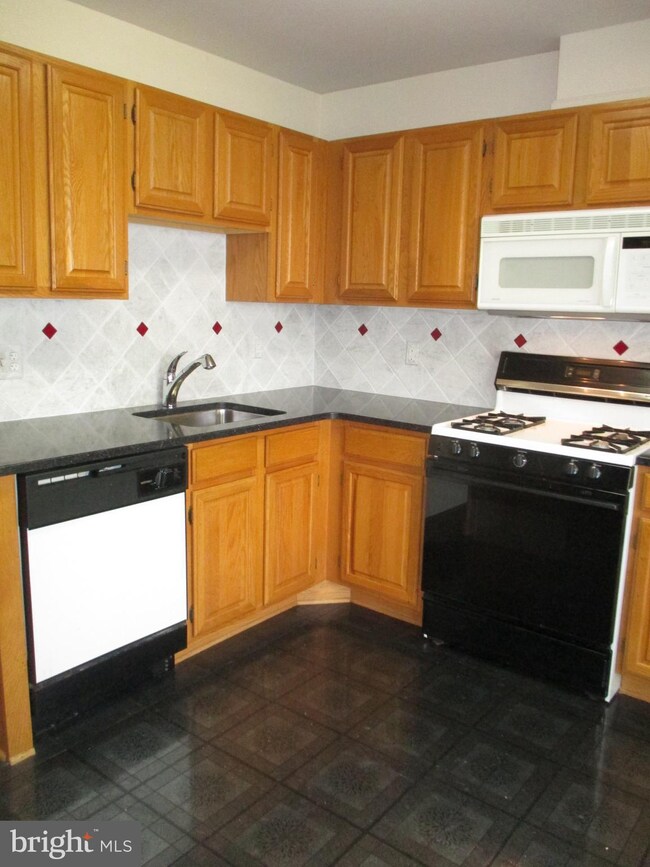 3103 River Bend Ct, Laurel, MD 20724 - photo 7