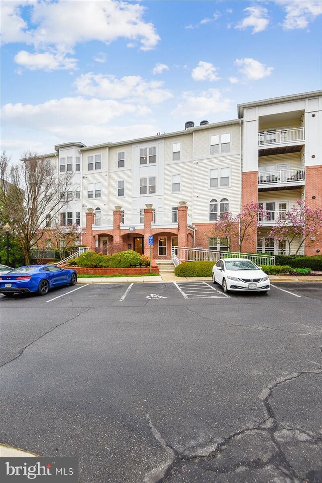 2931 Deer Hollow Way unit 102, Fairfax, VA 22031 - photo 4