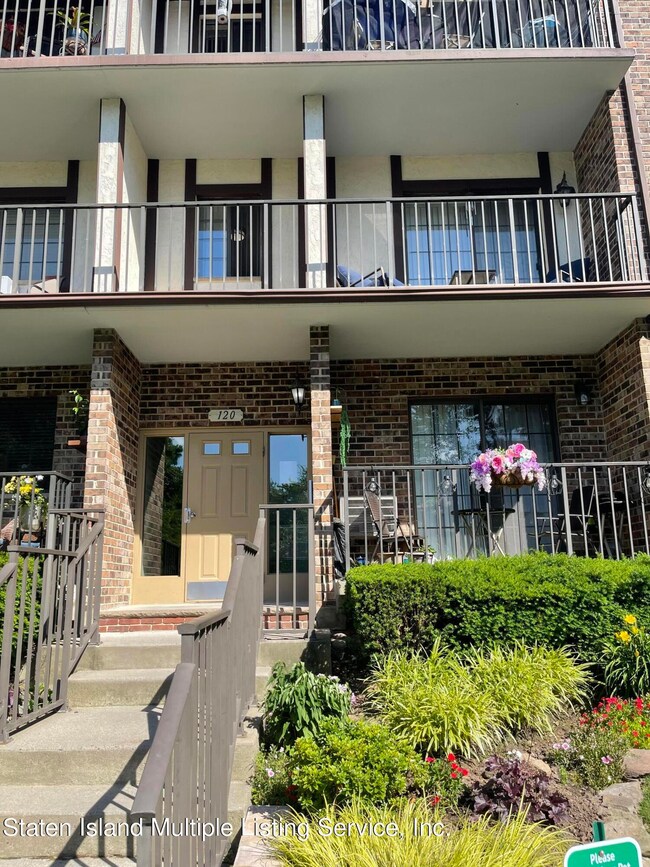 120 Devon Loop unit 8, Staten Island, NY 10314 - photo 2