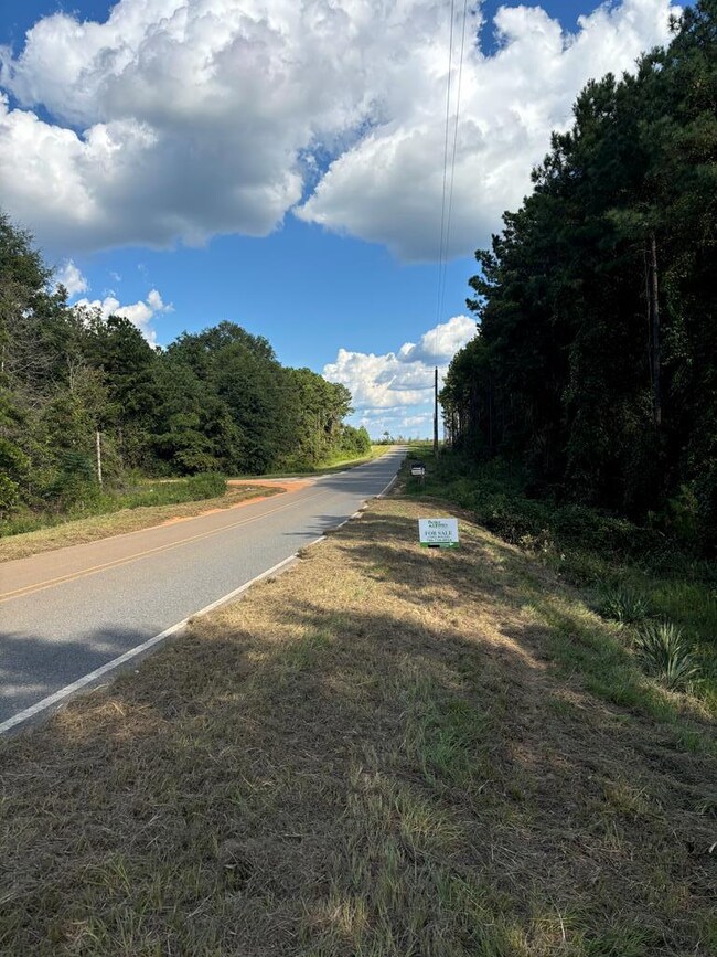Paved road frontage along Kirkland Store Rd
