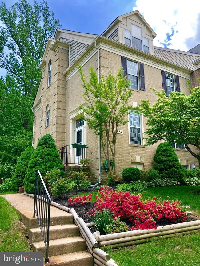 11957 Thurloe Dr, Lutherville Timonium, MD 21093 - photo 2