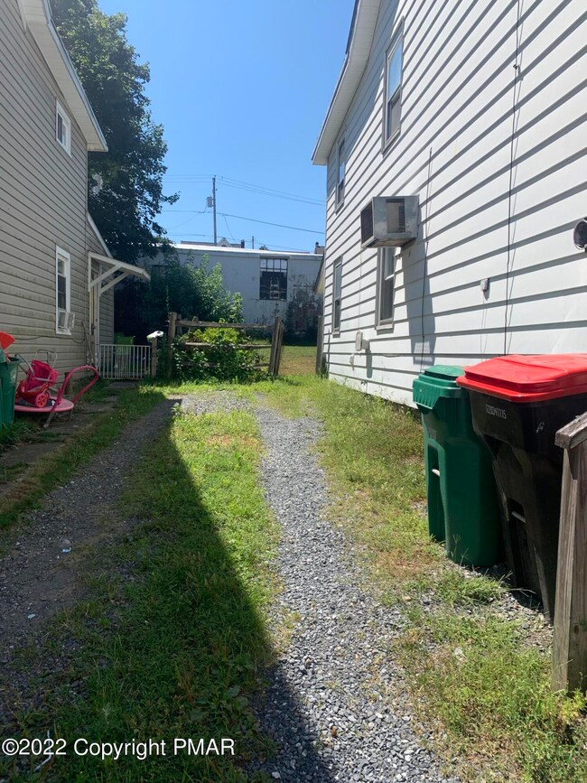 369 East Aly N, Lehighton, PA 18235 - photo 6