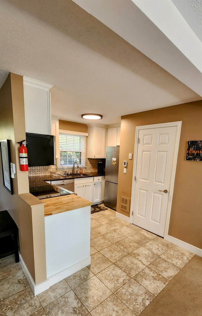 826 Hartford Ave unit B1, White River Junction, VT 05001 - photo 7