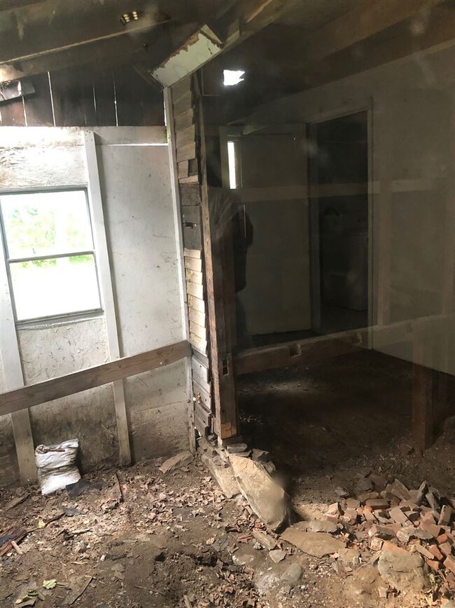 9 Walnut St, Claremont, NH 03743 - photo 7