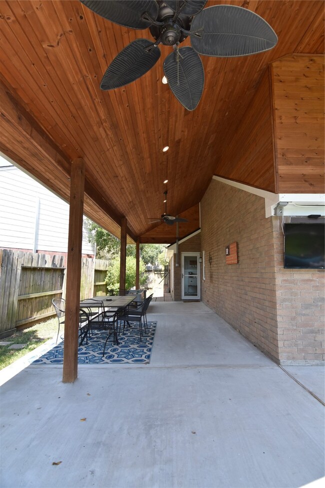 3907 Spring Crest Ct, Pearland, TX 77584 - photo 5