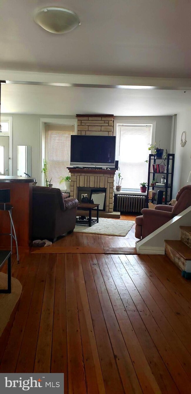 4562 Baker St, Philadelphia, PA 19127 - photo 3