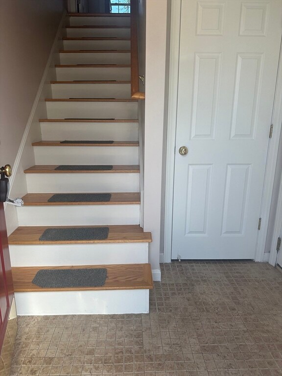 999 Middlesex St unit 4, Lowell, MA 01851 - photo 5