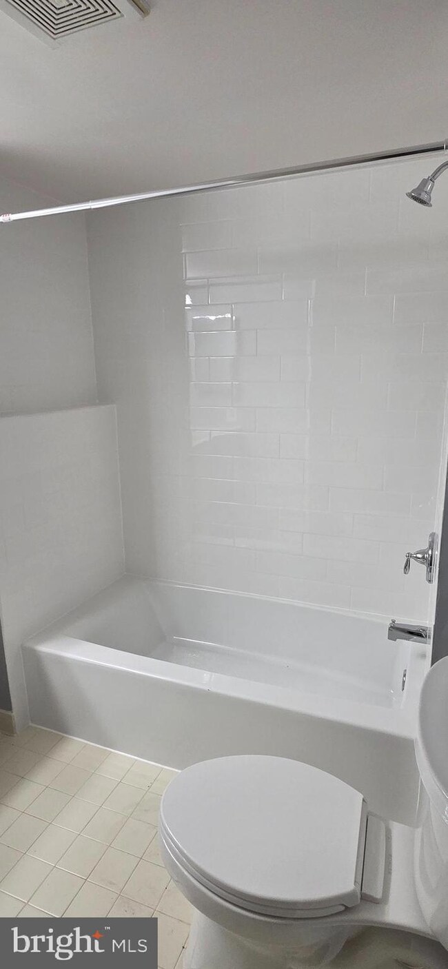 The Astoria unit G12, Arlington, VA 22201 - photo 5