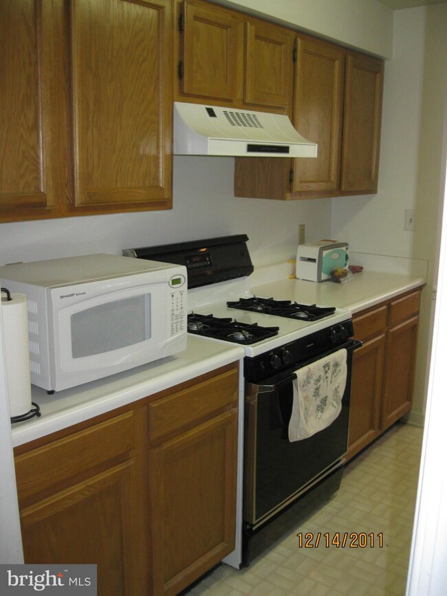 11014 Koman Cir unit 204, Manassas, VA 20109 - photo 2