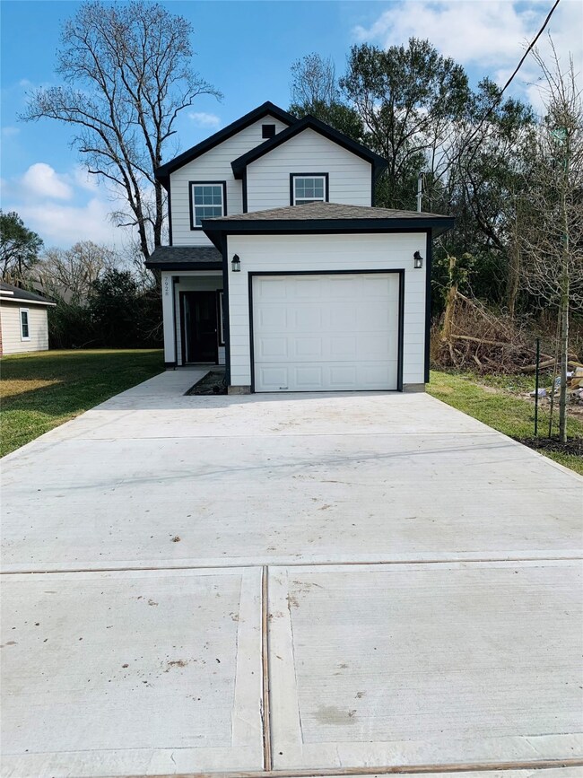 7928 Dyer St, Houston, TX 77088 - photo 3