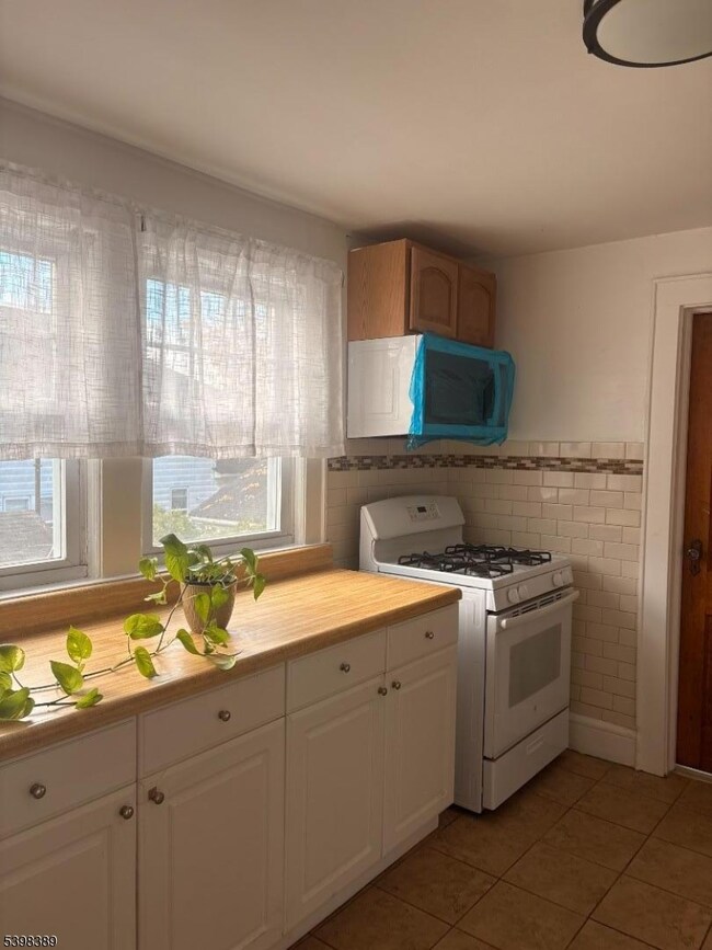 19 Harding St unit 1, Maplewood, NJ 07040 - photo 4