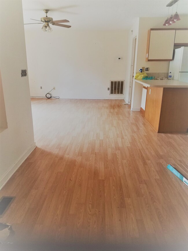 Living Rm w Laminate Flooring
