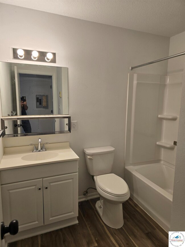 206 N Ohio St, Chilhowee, MO 64733 - photo 5