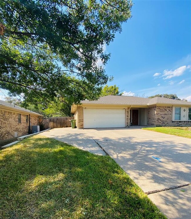 1305 Mossburg Dr, Bedford, TX 76022 - photo 3