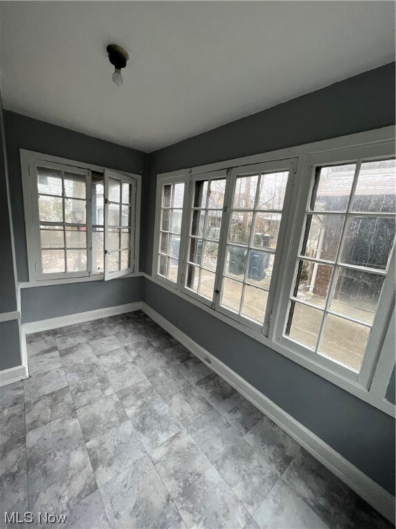 1717 Compton Rd, Cleveland, OH 44118 - photo 3