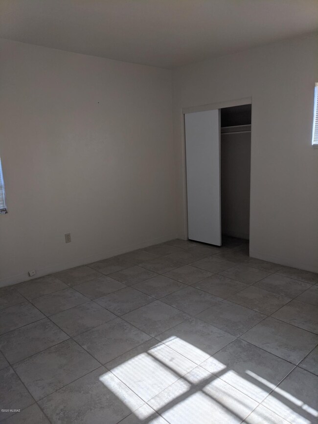 239 E Lester St, Tucson, AZ 85705 - photo 2